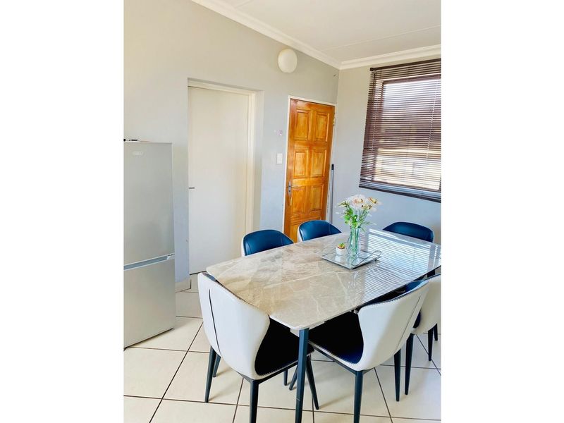 "Cozy Comfort, Modern Living." - Photo 8