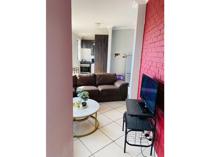 "Cozy Comfort, Modern Living." - Photo 4