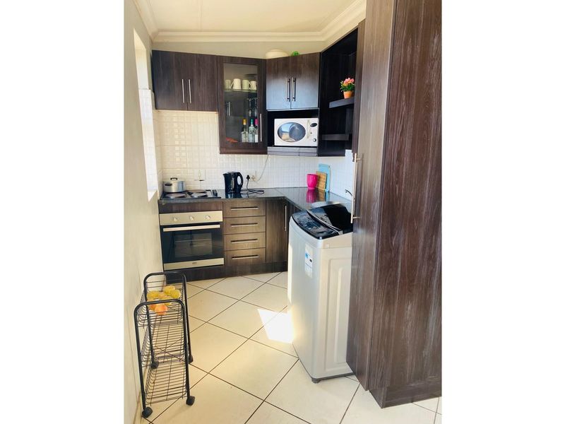 "Cozy Comfort, Modern Living." - Photo 2