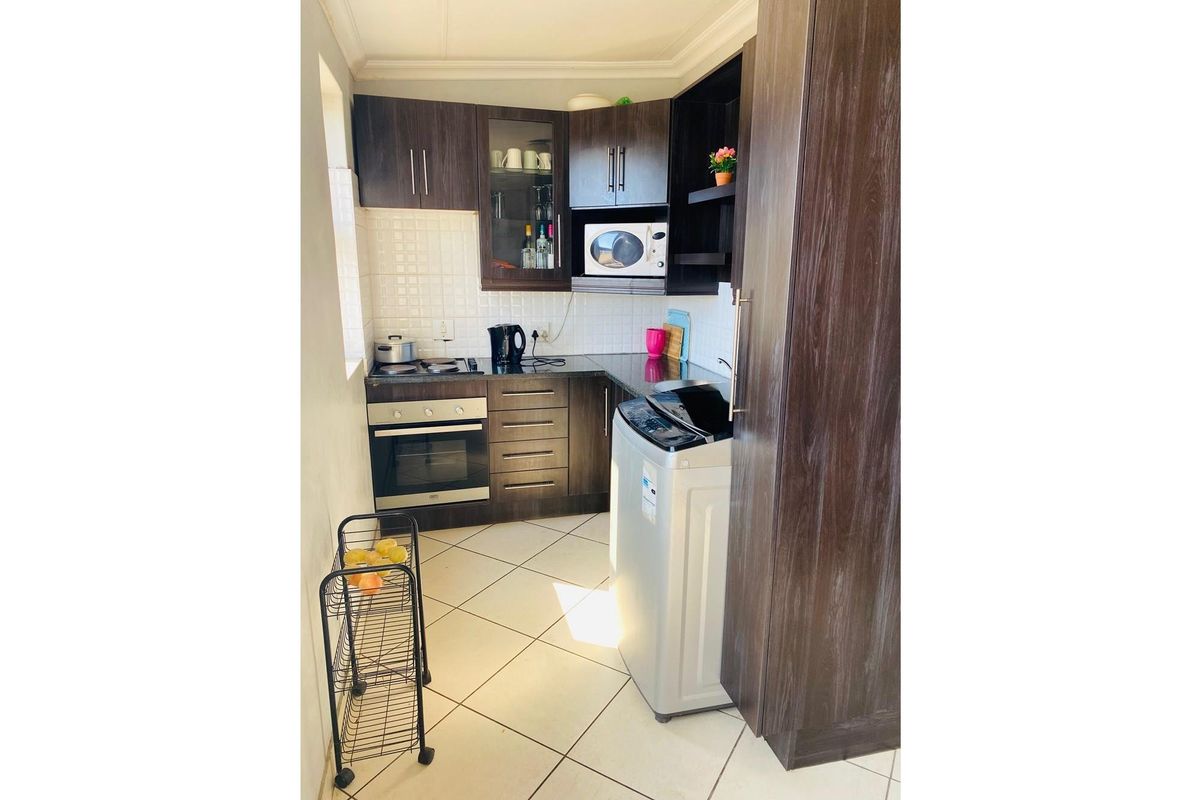 "Cozy Comfort, Modern Living." - Photo 2