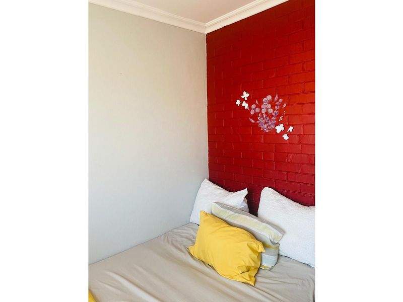 "Cozy Comfort, Modern Living." - Photo 6