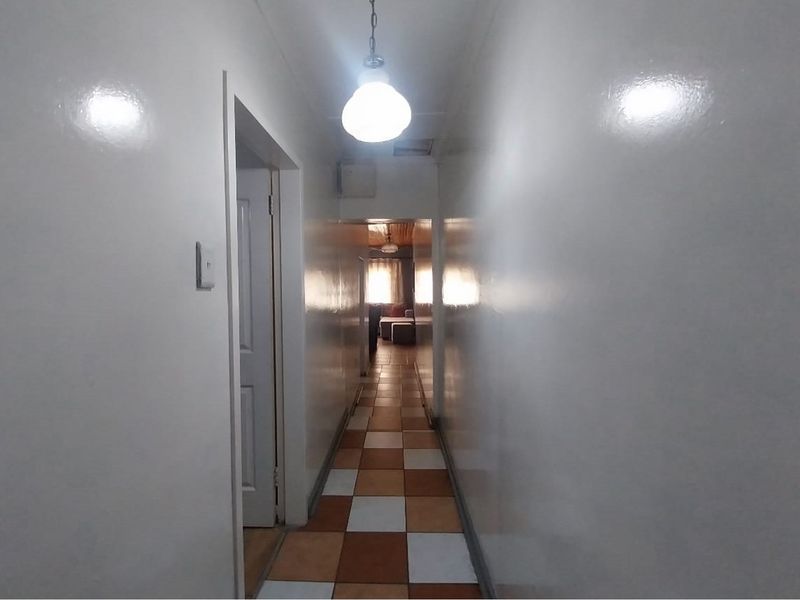 Charming Three-Bedroom Family Home in Homevale - Photo 10