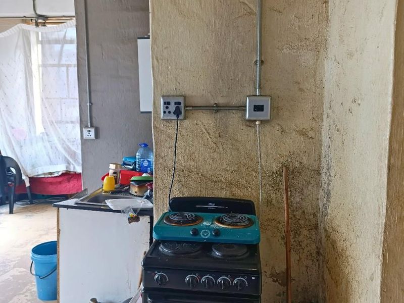 Charming Bachelor Flat in the Heart of Johannesburg - Photo 7