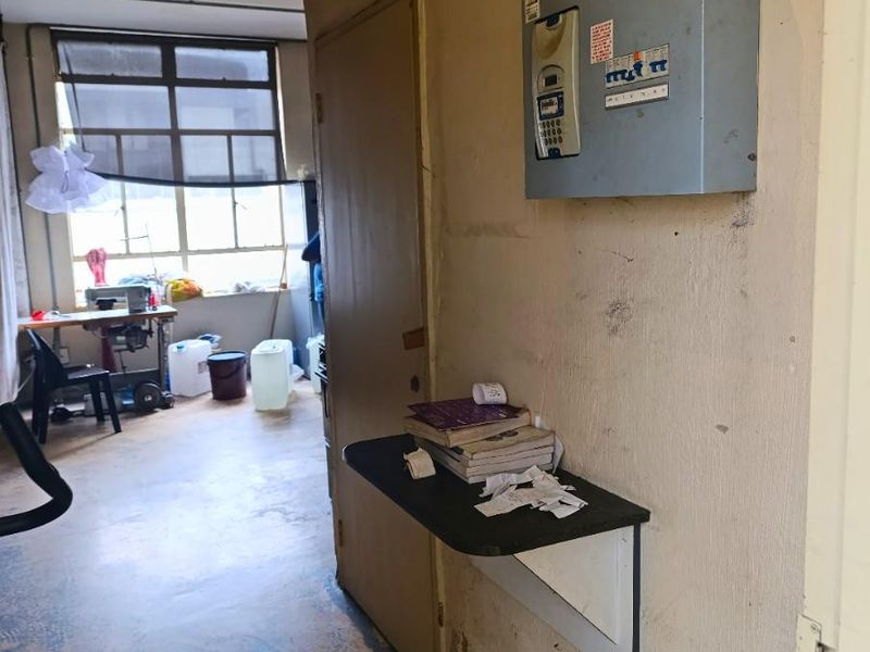 Charming Bachelor Flat in the Heart of Johannesburg - Photo 2