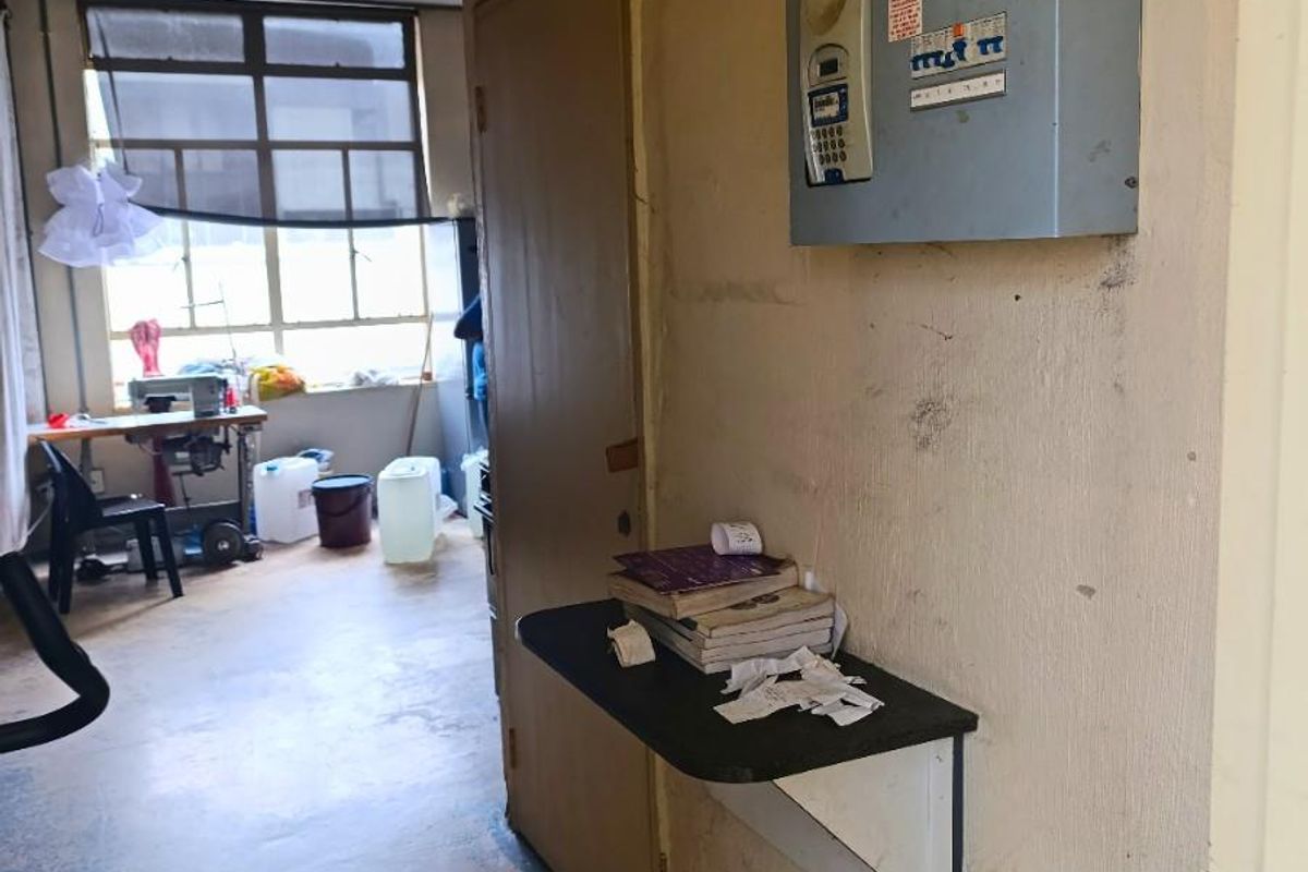 Charming Bachelor Flat in the Heart of Johannesburg - Photo 2