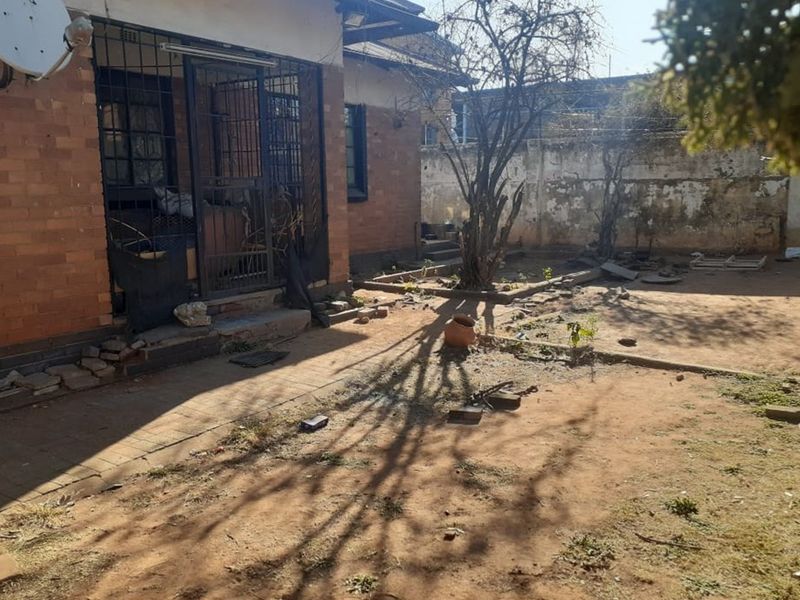 Charming 4-Bed Home with Endless Potential in Primrose - Photo 2