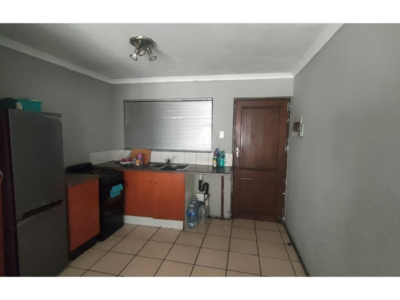 "Wheel-Chair friendly 2-Bed in Woodridge!" - Photo 5