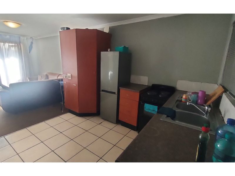 "Wheel-Chair friendly 2-Bed in Woodridge!" - Photo 8