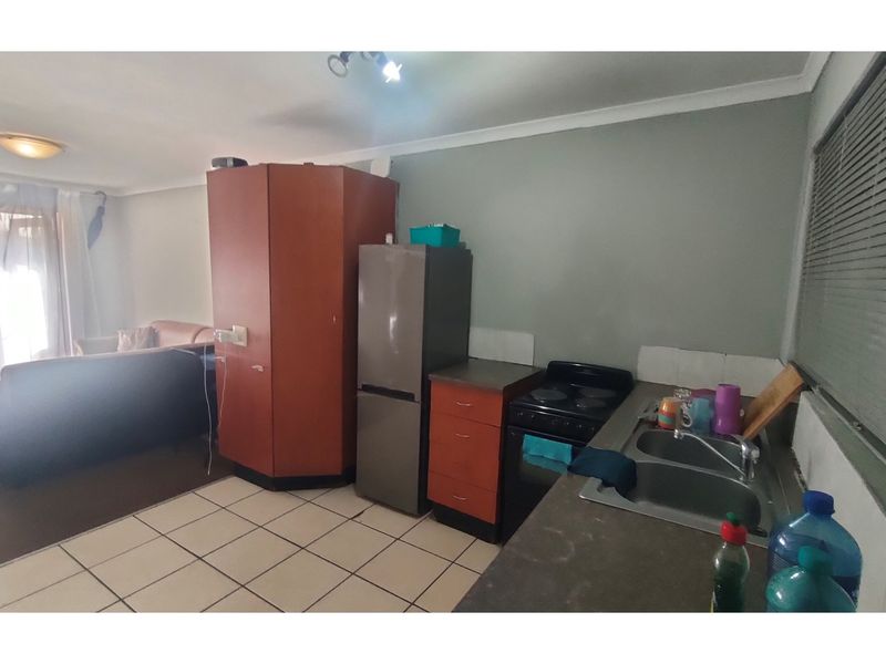 "Wheel-Chair friendly 2-Bed in Woodridge!" - Photo 7