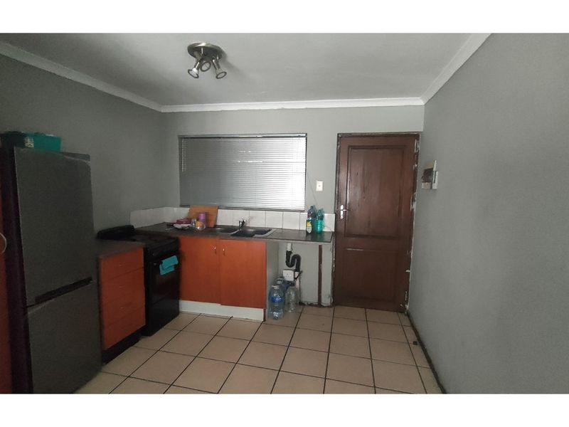 "Wheel-Chair friendly 2-Bed in Woodridge!" - Photo 6