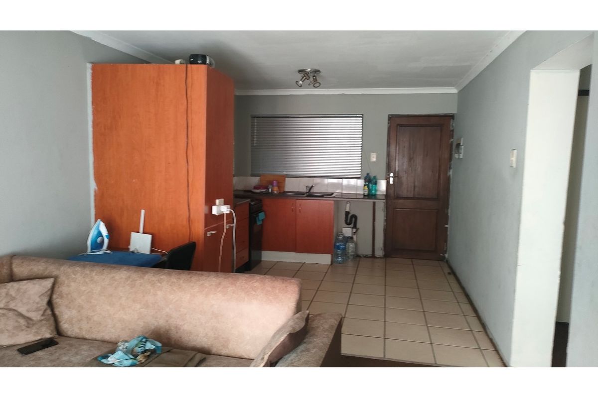 "Wheel-Chair friendly 2-Bed in Woodridge!" - Photo 4