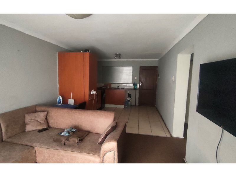 "Wheel-Chair friendly 2-Bed in Woodridge!" - Photo 3