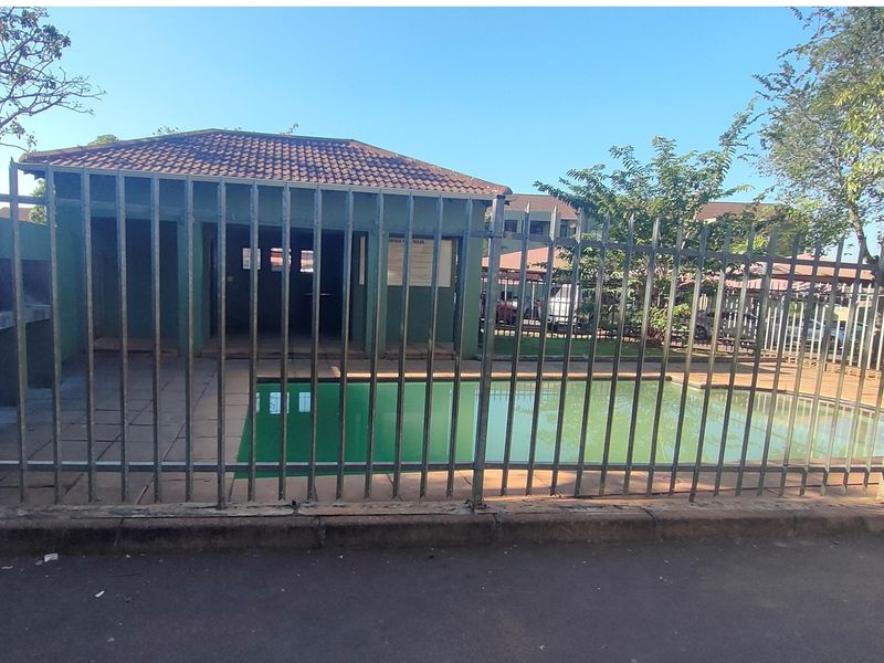 "Wheel-Chair friendly 2-Bed in Woodridge!" - Photo 2