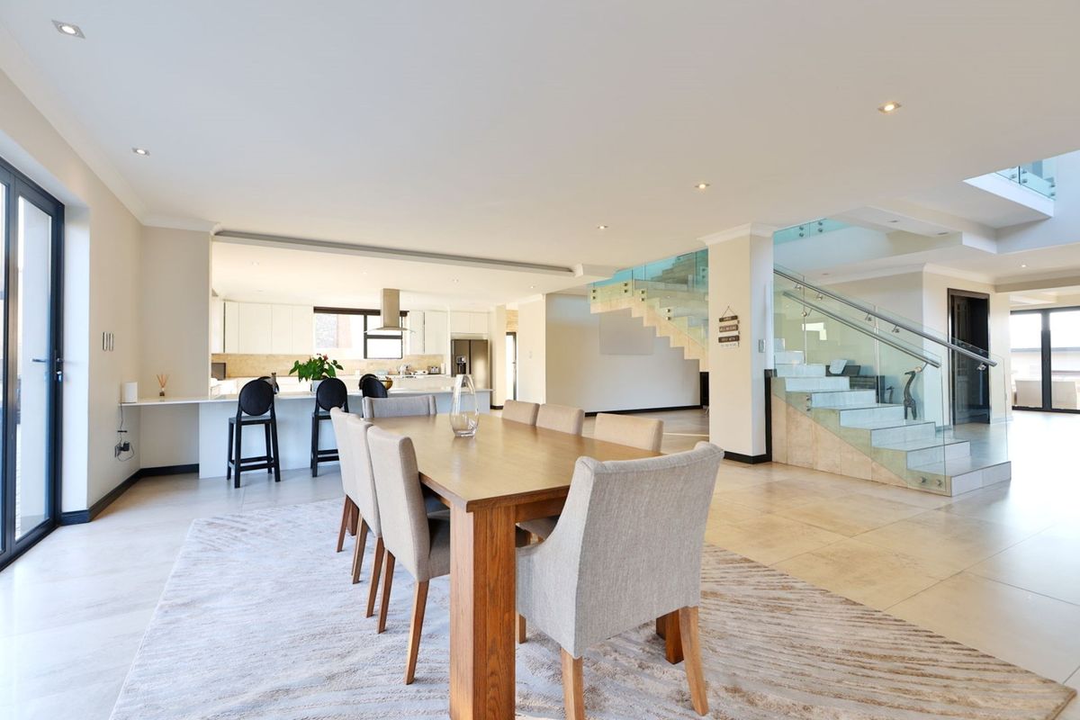 Large Family Home in Waterfall Country Estate - Photo 4