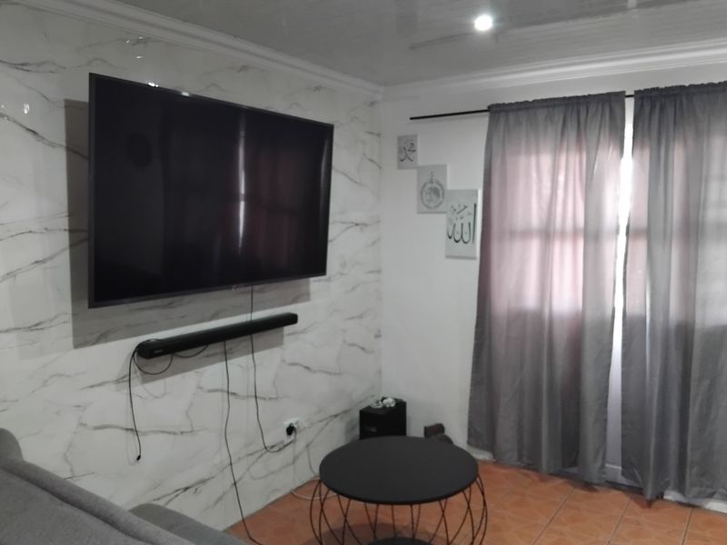 "Charming 2-Bed Home in Lentegeur Awaits You!" - Photo 9