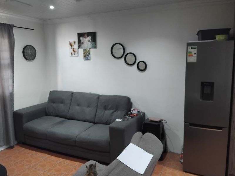 "Charming 2-Bed Home in Lentegeur Awaits You!" - Photo 8