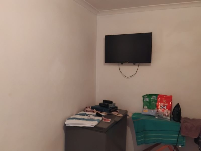 "Charming 2-Bed Home in Lentegeur Awaits You!" - Photo 3