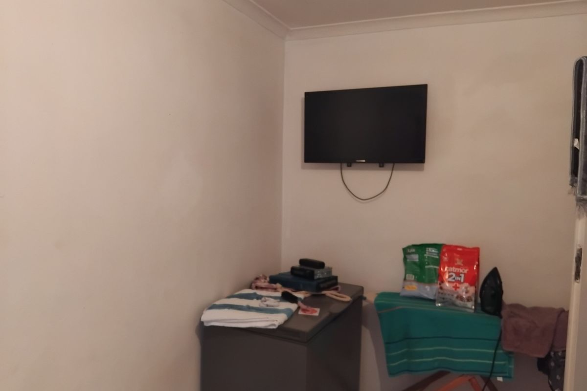 "Charming 2-Bed Home in Lentegeur Awaits You!" - Photo 3