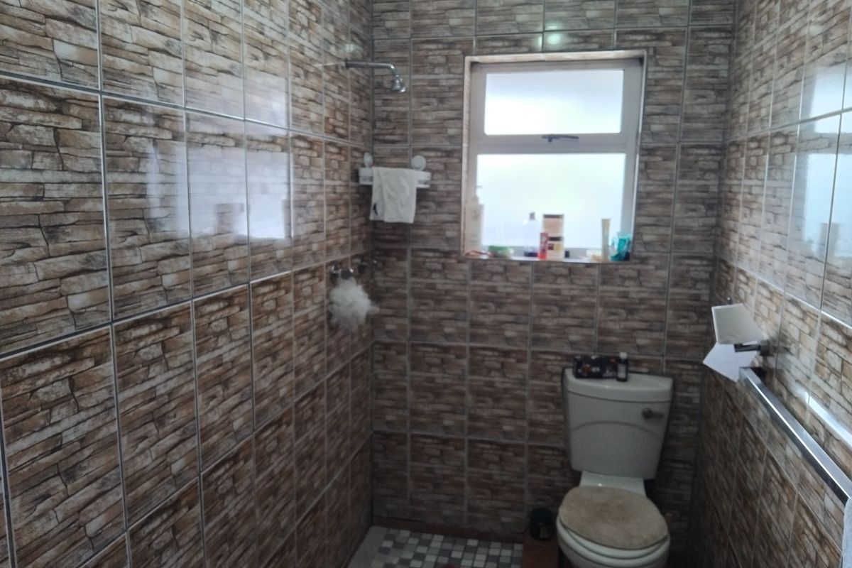 "Charming 2-Bed Home in Lentegeur Awaits You!" - Photo 4