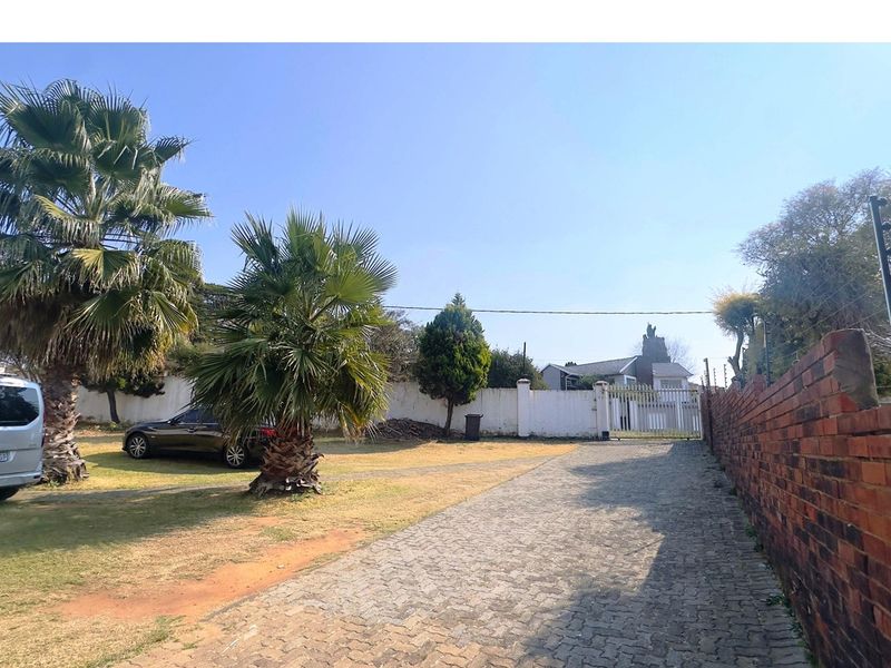 CLEAN AND LARGE ONE BEDROOM COTTAGE TO LET IN CYRILDENE (DE-WETSOFF) - Photo 3