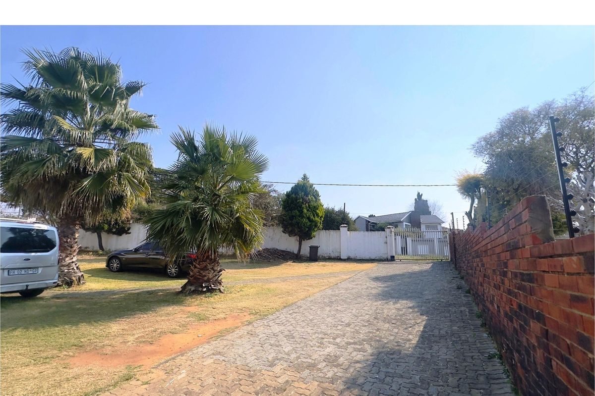 CLEAN AND LARGE ONE BEDROOM COTTAGE TO LET IN CYRILDENE (DE-WETSOFF) - Photo 3