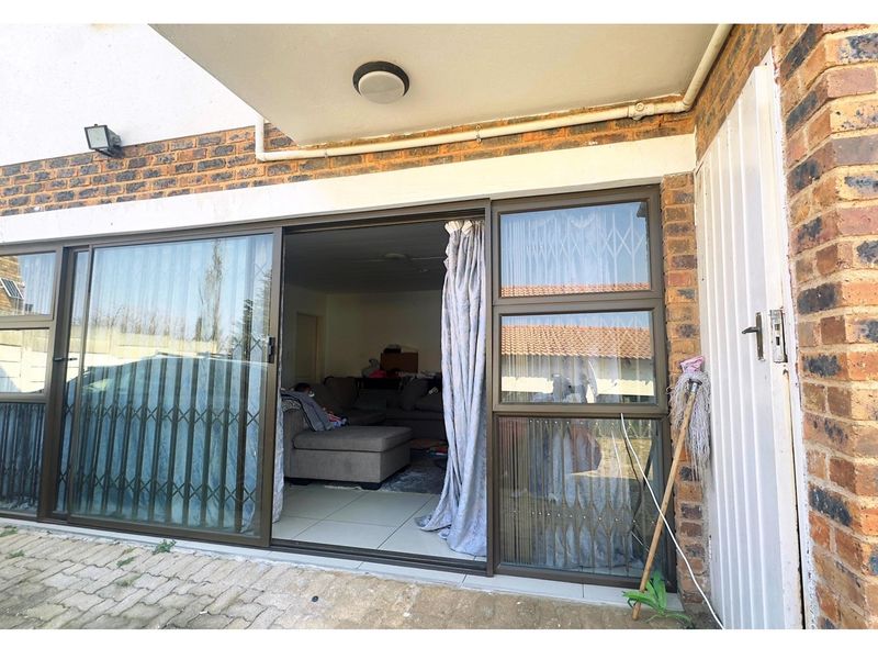 CLEAN AND LARGE ONE BEDROOM COTTAGE TO LET IN CYRILDENE (DE-WETSOFF) - Photo 2