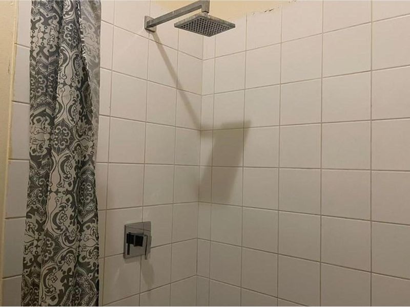 Cozy Bachelor Apartment Up For Grabs in Johannesburg “Maboneng” - Photo 6