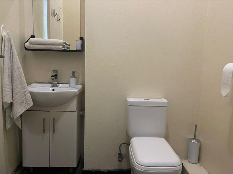 Cozy Bachelor Apartment Up For Grabs in Johannesburg “Maboneng” - Photo 2