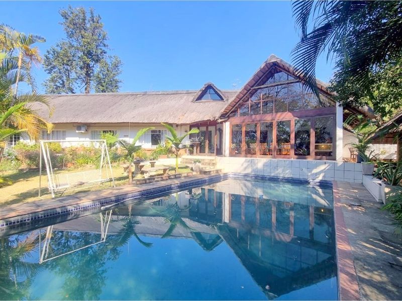 Spacious family home, office facility plus guest cottage - Photo 2