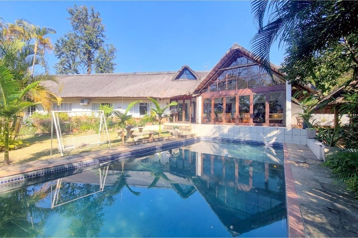 Spacious family home, office facility plus guest cottage - Photo 2