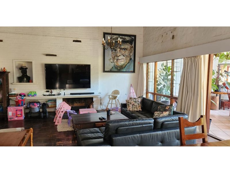 Spacious family home, office facility plus guest cottage - Photo 7