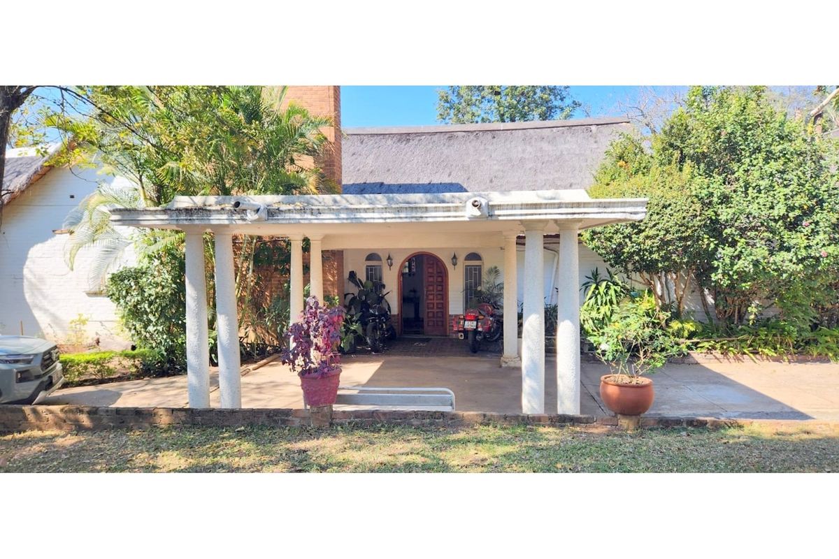 Spacious family home, office facility plus guest cottage - Photo 3