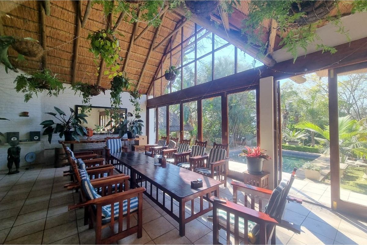 Spacious family home, office facility plus guest cottage - Photo 4