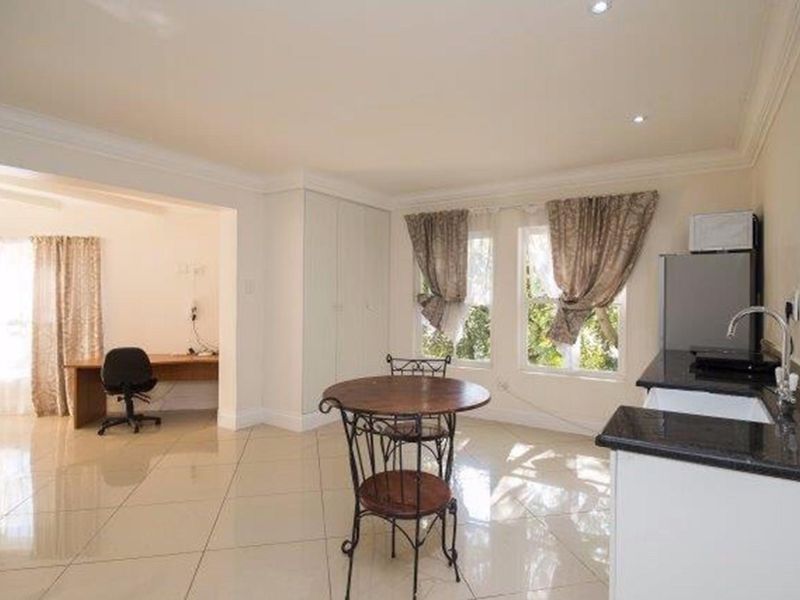 Upmarket 12 Bedroom 5 Star Guesthouse, In the Heart of Brooklyn, In A Secure Estate - Photo 8