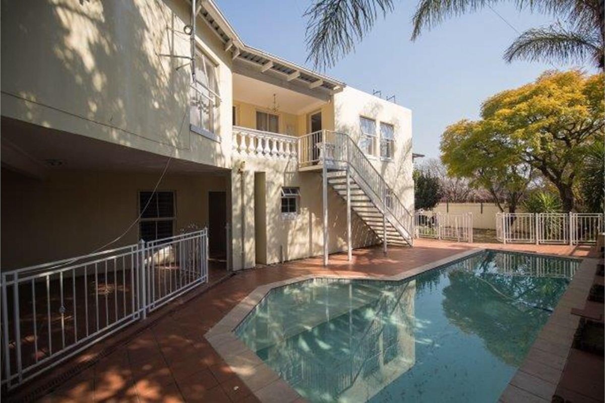 Upmarket 12 Bedroom 5 Star Guesthouse, In the Heart of Brooklyn, In A Secure Estate - Photo 3