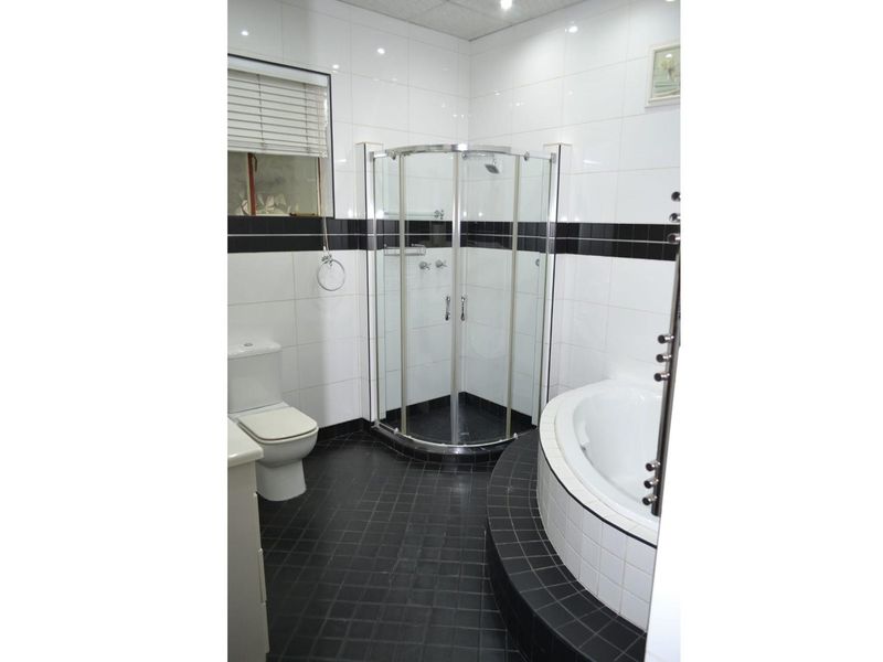 Luxurious living with Riverfront Access on the banks of the Klipriver - Photo 6