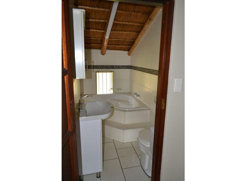 Luxurious living with Riverfront Access on the banks of the Klipriver - Photo 10