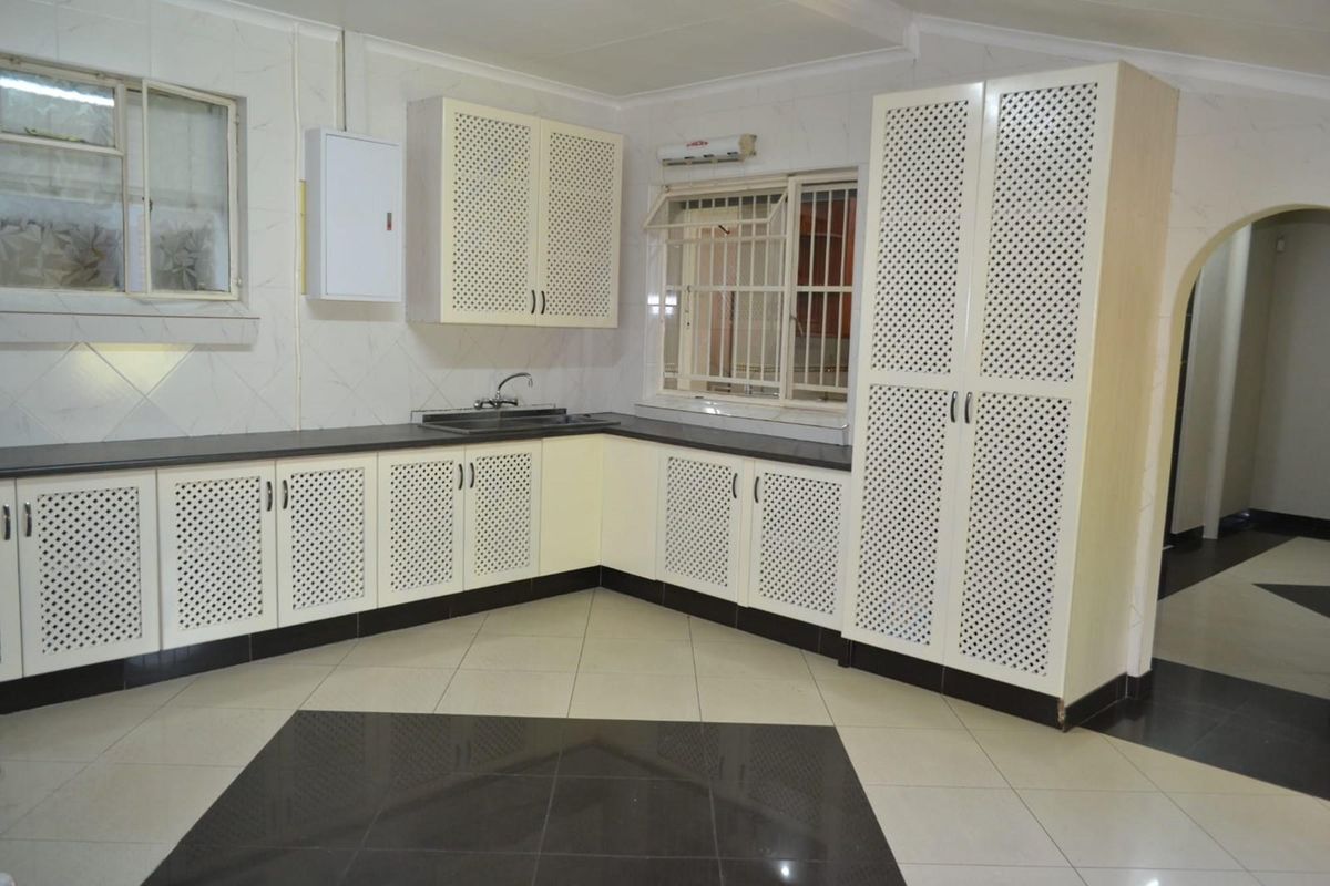Luxurious living with Riverfront Access on the banks of the Klipriver - Photo 3