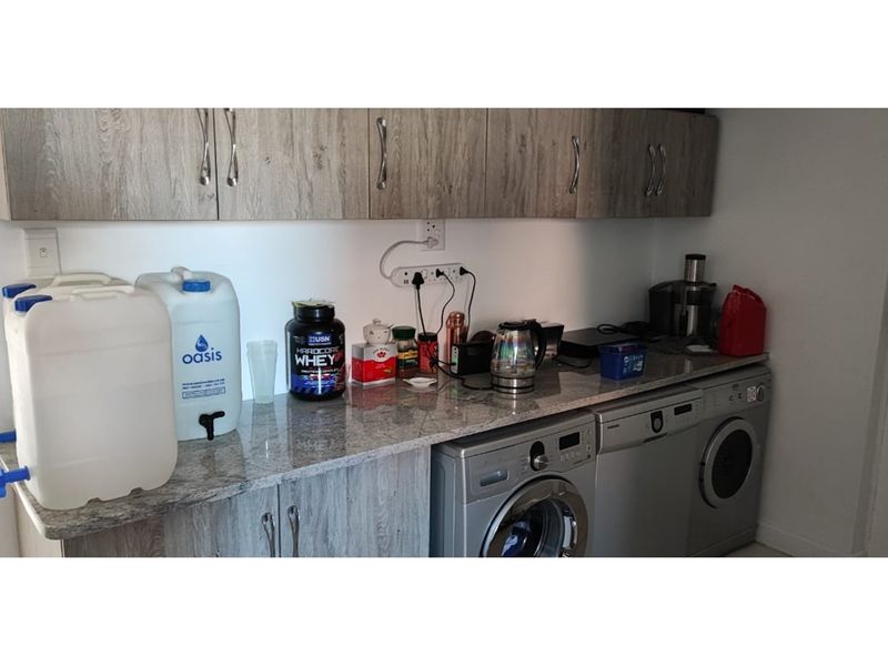 Masterful designed family home with the perfect location - Photo 8