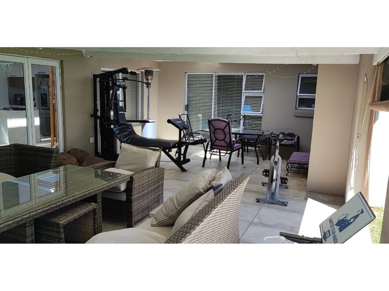 Masterful designed family home with the perfect location - Photo 6