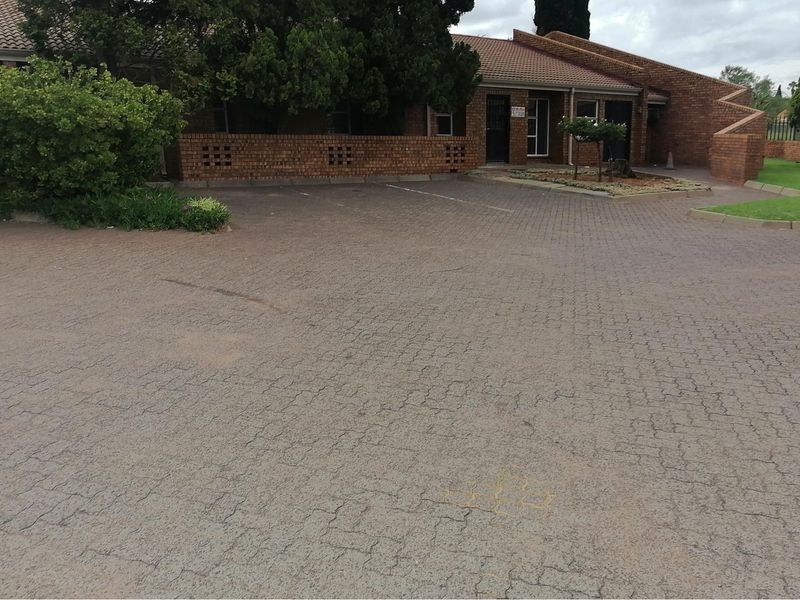 Commercial Property Up For Grabs! - Photo 8