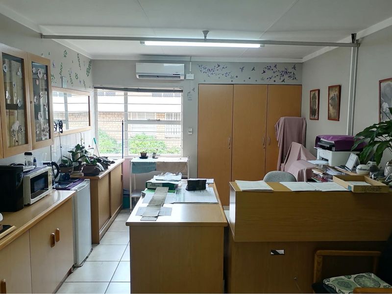 Commercial Property Up For Grabs! - Photo 6