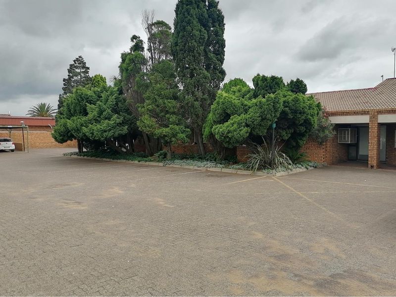 Commercial Property Up For Grabs! - Photo 5