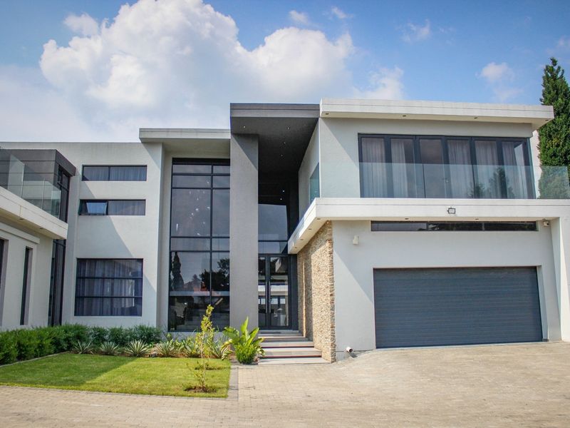 Unbeatable Luxury and Views: Executive Home Below Building Cost in Middelburg! - Photo 7