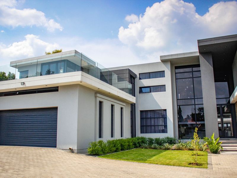 Unbeatable Luxury and Views: Executive Home Below Building Cost in Middelburg! - Photo 6
