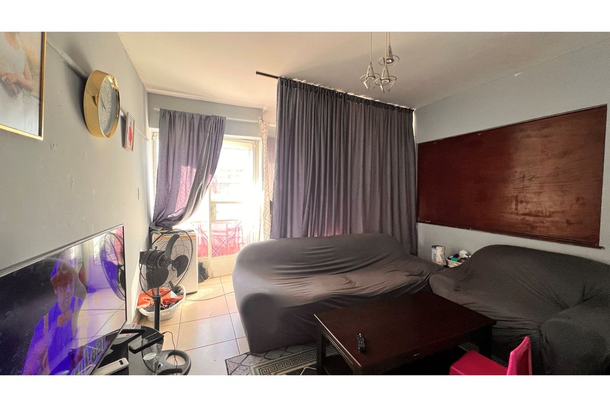 Investment Opportunity, Expand your Portfolio with this Studio Apartment for Sale in South Beach. - Photo 4