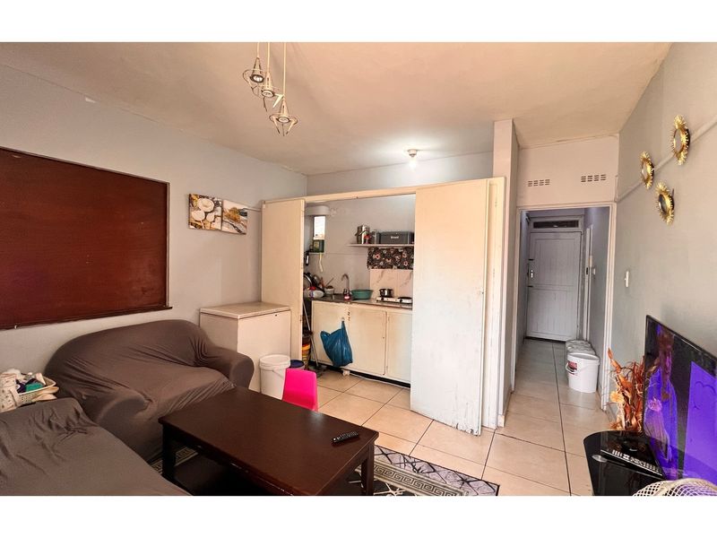 Investment Opportunity, Expand your Portfolio with this Studio Apartment for Sale in South Beach. - Photo 3