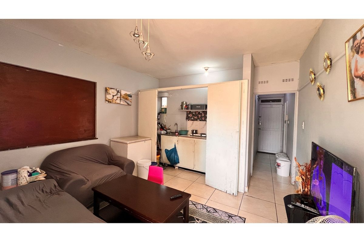 Investment Opportunity, Expand your Portfolio with this Studio Apartment for Sale in South Beach. - Photo 3