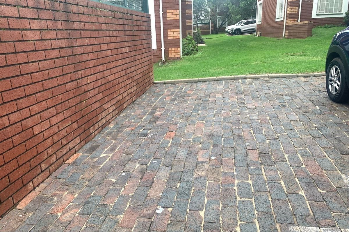 "Charming 2-Bed Flat in Prime Gauteng Location" - Photo 5