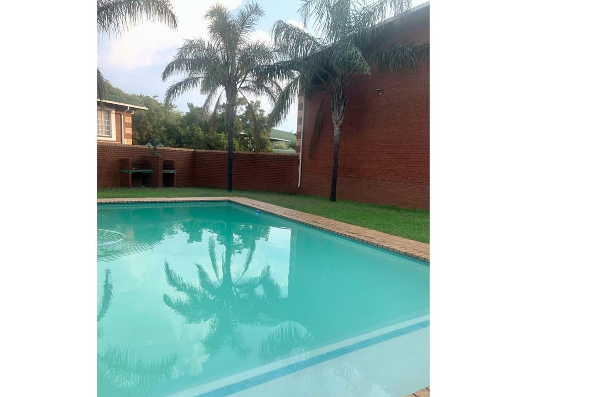 "Charming 2-Bed Flat in Prime Gauteng Location" - Photo 3